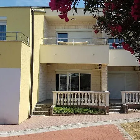 Apartment-villa Vesna Привлака